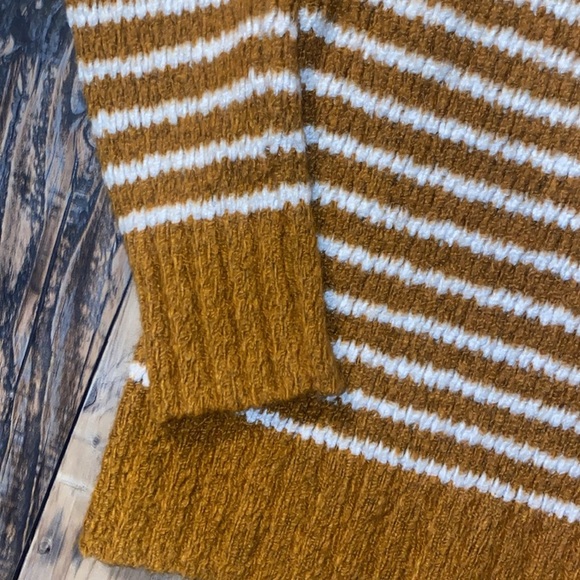 American Eagle Jegging Fit Sweater size X-Small - Picture 3 of 5